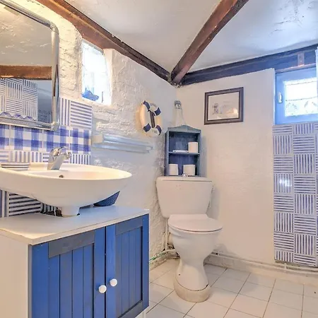 Charme Rustique, Colombier, Et Piscine Holiday home Saint-Laurent-des-Hommes