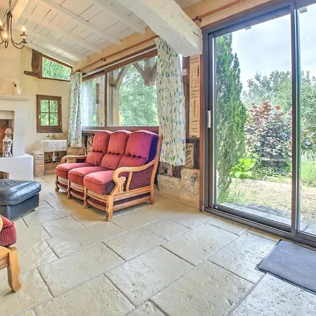 Holiday home Charme Rustique, Colombier, Et Piscine