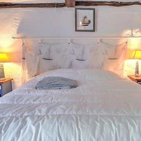 Charme Rustique, Colombier, Et Piscine Holiday home *