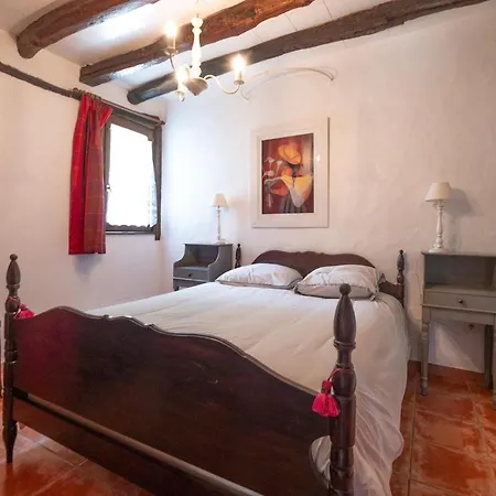 Charme Rustique, Colombier, Et Piscine Holiday home Saint-Laurent-des-Hommes