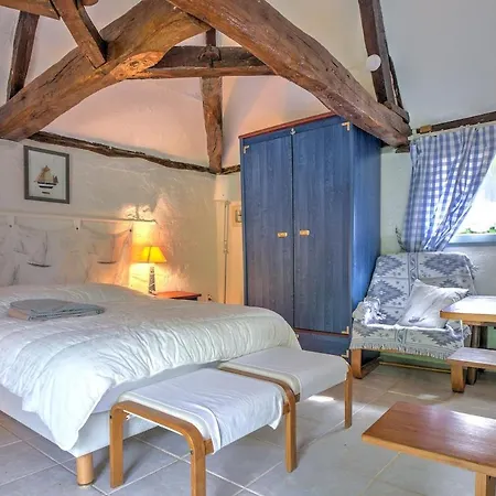 Charme Rustique, Colombier, Et Piscine * Saint-Laurent-des-Hommes