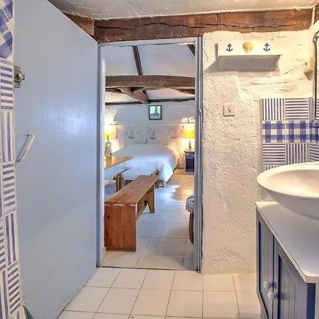 Charme Rustique, Colombier, Et Piscine Holiday home