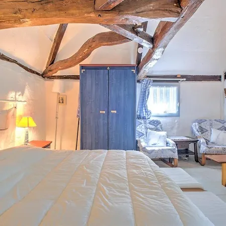 Charme Rustique, Colombier, Et Piscine Holiday home *