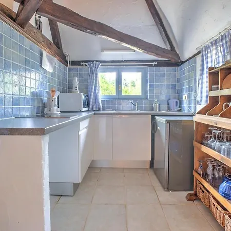 Charme Rustique, Colombier, Et Piscine Holiday home Saint-Laurent-des-Hommes