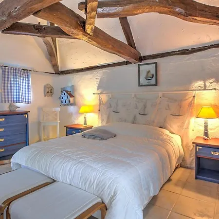 Holiday home Charme Rustique, Colombier, Et Piscine Saint-Laurent-des-Hommes